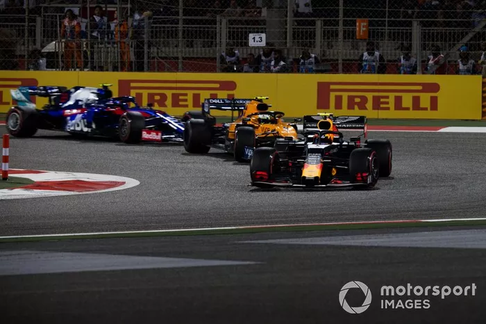 Pierre Gasly, Red Bull Racing RB15, Lando Norris, McLaren MCL34 y Alexander Albon, Toro Rosso STR14