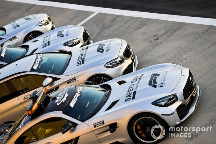 Coche de seguridad y coche médico