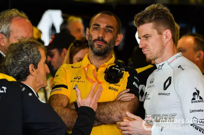 Alain Prost con Cyril Abiteboul, Managing Director, Renault F1 Team, e Nico Hulkenberg, Renault F1 Team