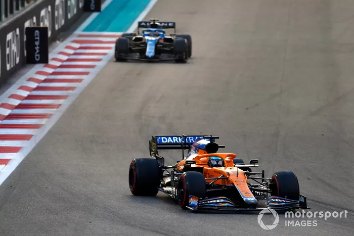 Daniel Ricciardo, McLaren MCL35M, Fernando Alonso, Alpine A521