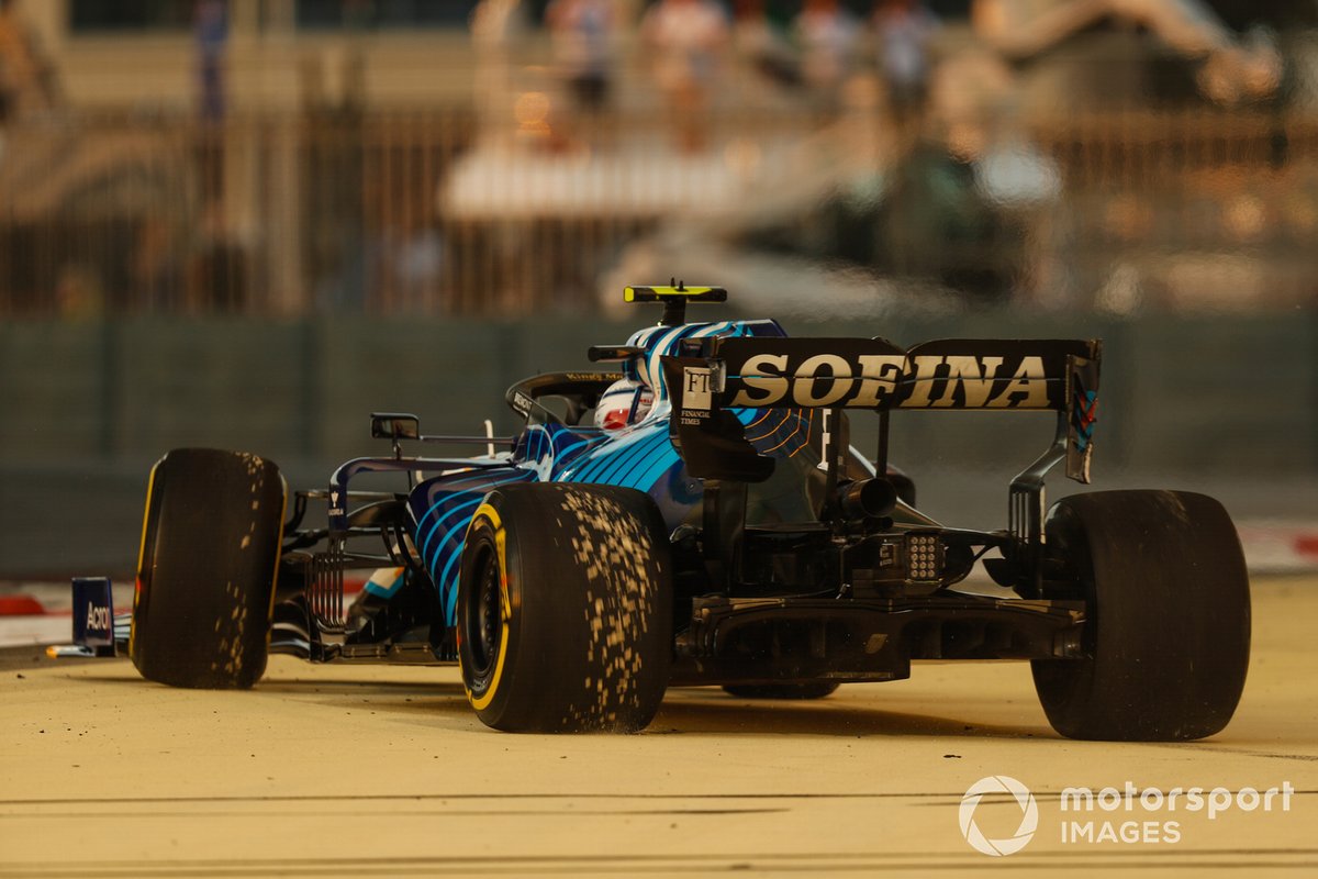 Nicholas Latifi, Williams FW43B, se recupera tras un trompo