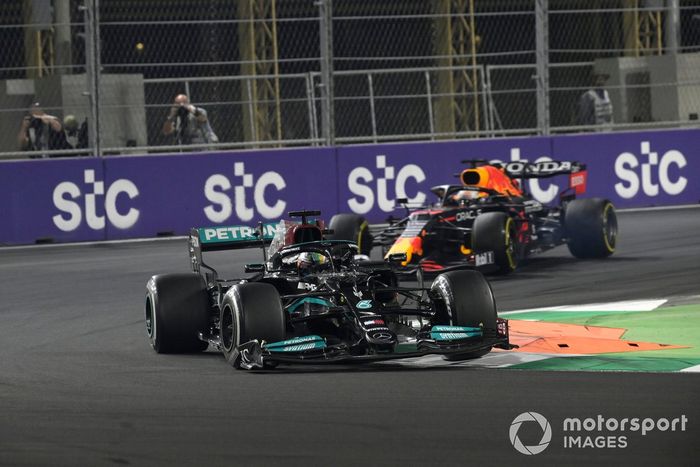 Lewis Hamilton, Mercedes W12, Max Verstappen, Red Bull Racing RB16B