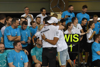 Lewis Hamilton, Mercedes AMG F1 celebrates with Toto Wolff, Mercedes AMG F1 Director of Motorsport