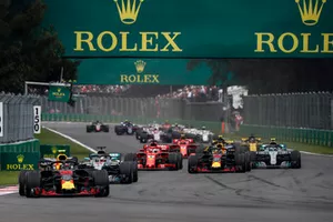 Max Verstappen, Red Bull Racing RB14 leads Lewis Hamilton, Mercedes AMG F1 W09 EQ Power+ and Daniel Ricciardo, Red Bull Racing RB14 at the start of the race 