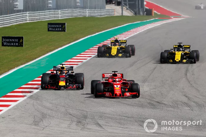 Sebastian Vettel, Ferrari SF71H y Daniel Ricciardo, Red Bull Racing RB14 batalla