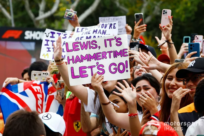 Les fans du forum des fans affichent leur soutien à Lewis Hamilton, Mercedes-AMG F1 Team 