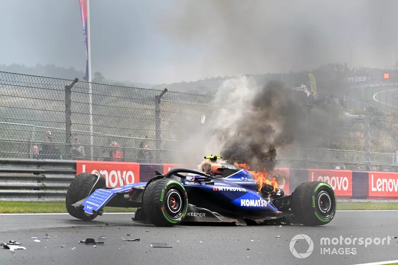 Accident pour Logan Sargeant, Williams FW46 of his car