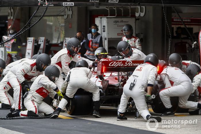 Antonio Giovinazzi, Alfa Romeo Racing C39, pit stop