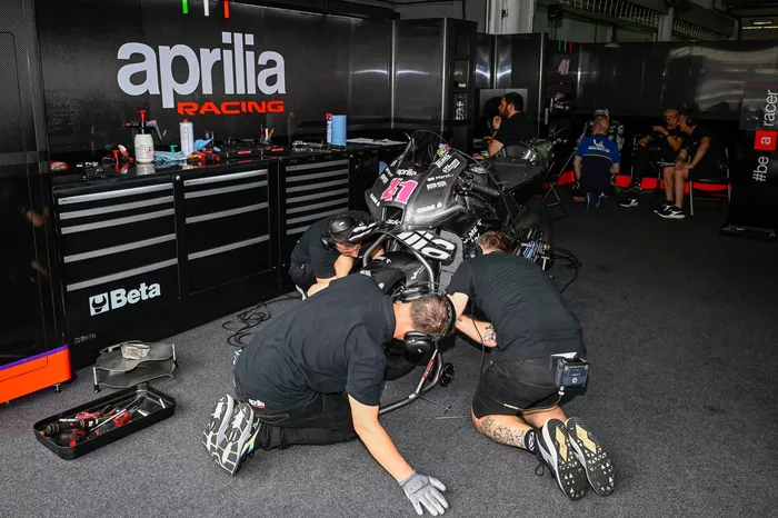 Aleix Espargaró, Aprilia Racing