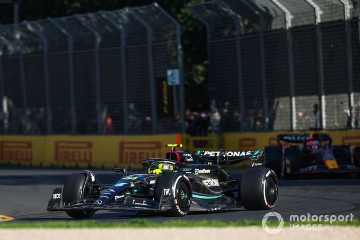 Lewis Hamilton, Mercedes F1 W14, Max Verstappen, Red Bull Racing RB19