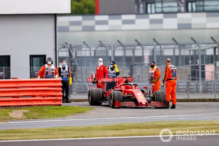 Sebastian Vettel, Ferrari SF1000 se retira de la práctica tras un fallo en el monoplaza
