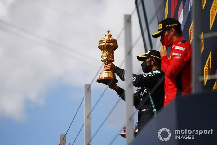 Podio: ganador de la carrera Lewis Hamilton, Mercedes-AMG F1
