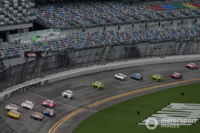 #4 Corvette Racing Corvette C8.R, GTLM: Oliver Gavin, Tommy Milner, Green Flag 