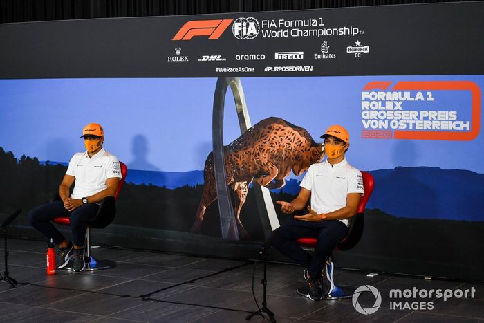 Carlos Sainz Jr., McLaren y Lando Norris, McLaren en la conferencia de prensa 