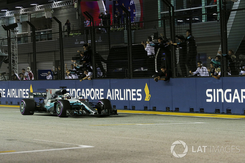 Mercedes no esperaba brillar bajo las luces de Singapur, pero...