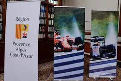 Les habillages de la conférence de presse du Grand Prix de France