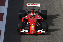 Kimi Raikkonen, Ferrari teste les pneus Pirelli 2017