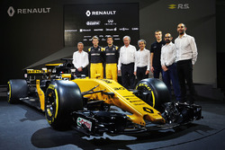 (L to R): Bob Bell, Renault Sport F1 Team Chief Technical Officer; Nico Hulkenberg, Renault Sport F1