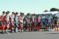 Les pilotes posent pour la photo officielle