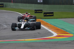 Льюіс Хемілтон, Mercedes AMG F1 W08, Себастьян Феттель, Ferrari SF70H