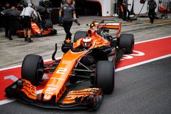 Stoffel Vandoorne, McLaren MCL32, Fernando Alonso, McLaren MCL32