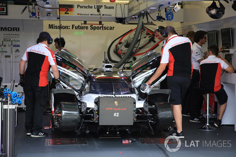 #2 Porsche Team Porsche 919 Hybrid: Timo Bernhard, Earl Bamber, Brendon Hartley