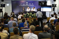 Laurent Mekies, F1 Yarış Direktörü Vekili, FIA, Charlie Whiting, FIA Yarış Direktörü, Matteo Boncian