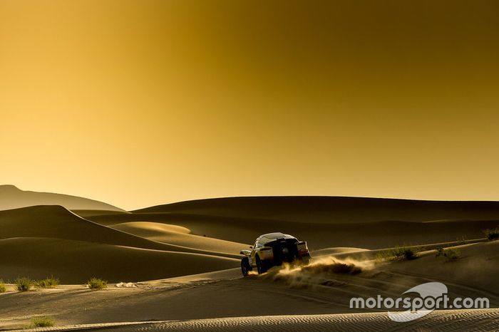 Atardecer en el Dakar Series Rally de China