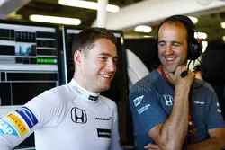 Stoffel Vandoorne, McLaren, engineer Tom Stallard