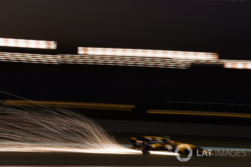 Карлос Сайнс-мл., Renault Sport F1 Team RS17