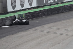 La monoposto incidentata di Lewis Hamilton, Mercedes-Benz F1 W08