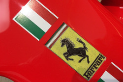 Le logo Ferrari sur la SF70H