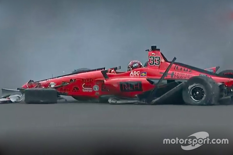 James Davison, A.J. Foyt Enterprises with Byrd / Hollinger / Belardi Chevrolet crash