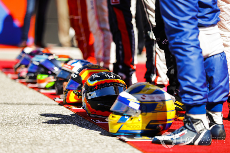 The drivers including Marcus Ericsson, Sauber, Fernando Alonso, McLaren, Carlos Sainz Jr., Renault Sport F1 Team, Romain Grosjean, Haas F1 Team, with their helmets