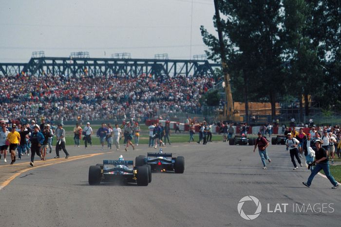 BONUS: No fue por una bandera, pero la carrera del GP de Canadá 1995 acabó antes de tiempo...
