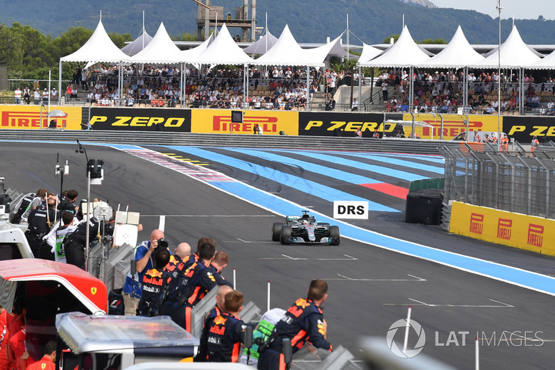Il vincitore della gara Lewis Hamilton, Mercedes AMG F1 W09