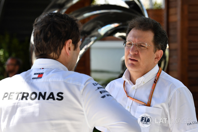 Toto Wolff, Director de Motorsport de Mercedes AMG F1 y Nicholas Tombazis, Jefe de Asuntos Técnicos 