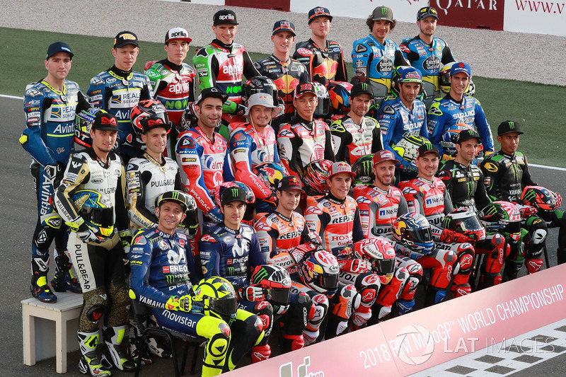 Gruppenfoto: Alle Piloten für die MotoGP-Saison 2018