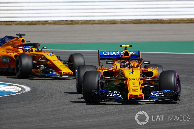 Stoffel Vandoorne, McLaren MCL33, Fernando Alonso, McLaren MCL33