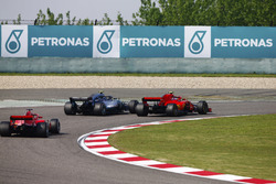 Валттери Боттас, Mercedes AMG F1 W09, Кими Райкконен и Себастьян Феттель, Ferrari SF71H