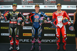Il poleman Alex Lowes, Pata Yamaha, il secondo qualificato Jonathan Rea, Kawasaki Racing, il terzo qualificato Xavi Fores, Barni Racing Team