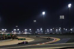 Pierre Gasly, Toro Rosso STR13 Honda, devant Kevin Magnussen, Haas F1 Team VF-18 Ferrari, et Esteban Ocon, Force India VJM11 Mercedes