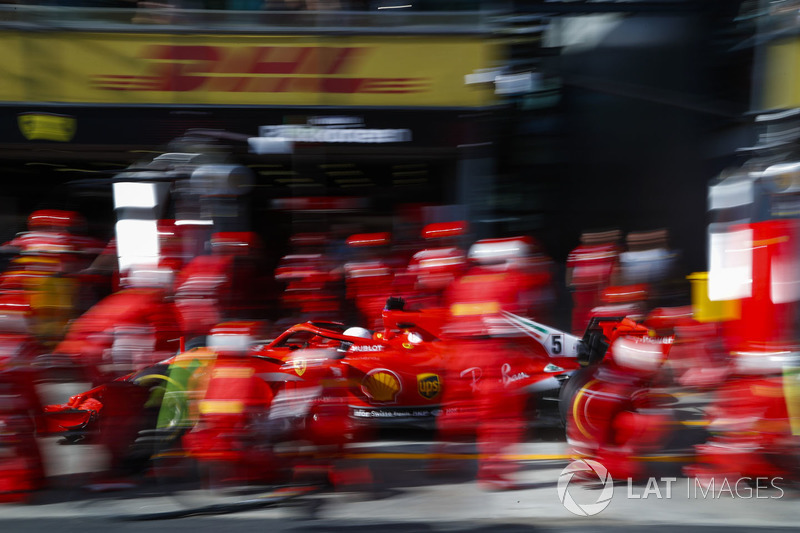 Sebastian Vettel, Ferrari SF71H, effettua un pit stop