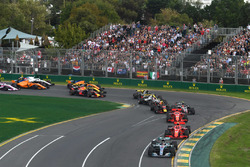 Lewis Hamilton, Mercedes-AMG F1 W09 EQ Power+ lidera al inicio
