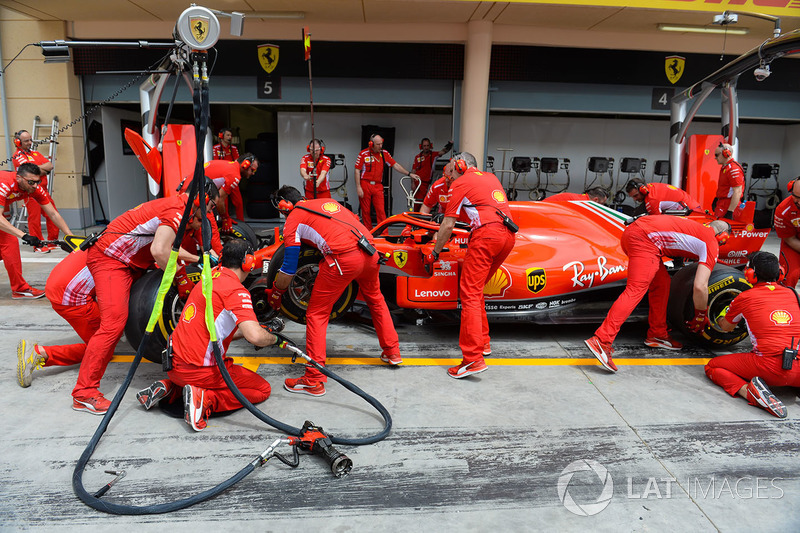 Ferrari тренує піт-стопи