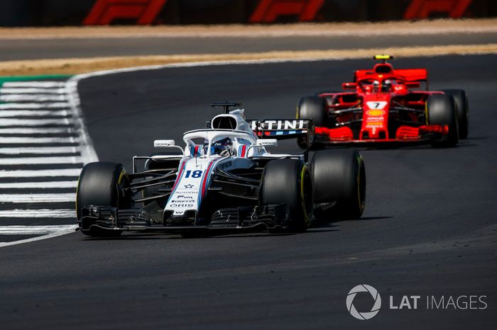 Lance Stroll, Williams FW41, y Kimi Raikkonen, Ferrari SF71H