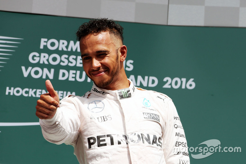 Podium: Sieger Lewis Hamilton, Mercedes AMG F1