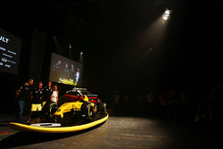 Cyril Abiteboul, Renault Sport F1 Director, Kevin Magnussen, Renault Sport F1 Team, Jolyon Palmer, R