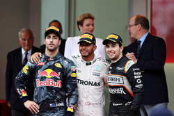 Top three finishers, Lewis Hamilton, Mercedes AMG F1, Daniel Ricciardo, Red Bull Racing and Sergio P