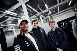 Lewis Hamilton, Mercedes AMG F1, Toto Wolff, directeur exécutif Mercedes AMG F1, Billy Monger